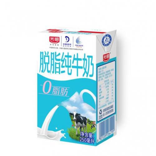 光明 【11月生产】 脱脂纯牛奶250ml*24盒 礼盒装 【健康脱脂】脱脂牛奶250ml*24